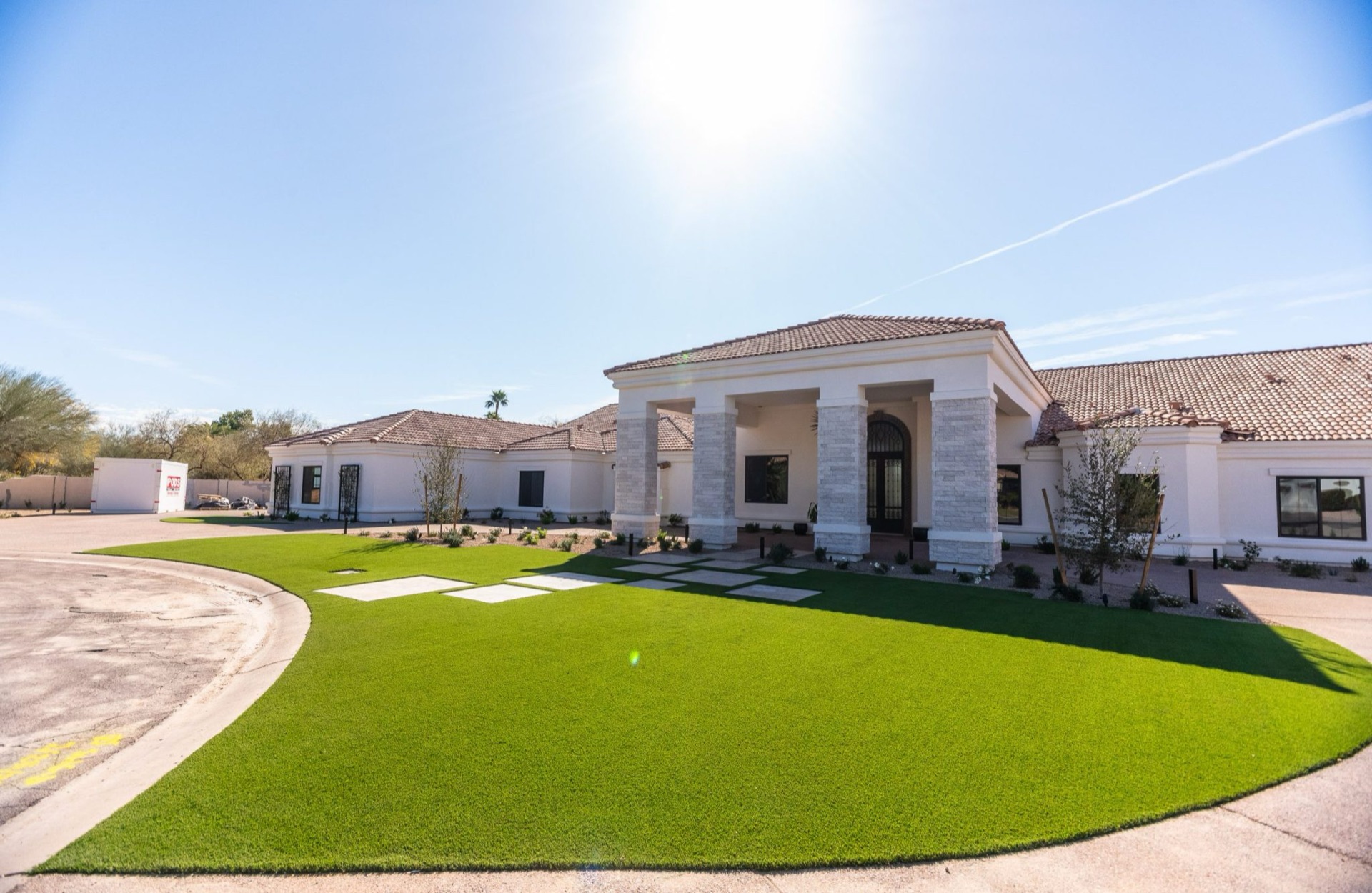 Luxury outdoor living space built by Turfli in Phoenix Arizona